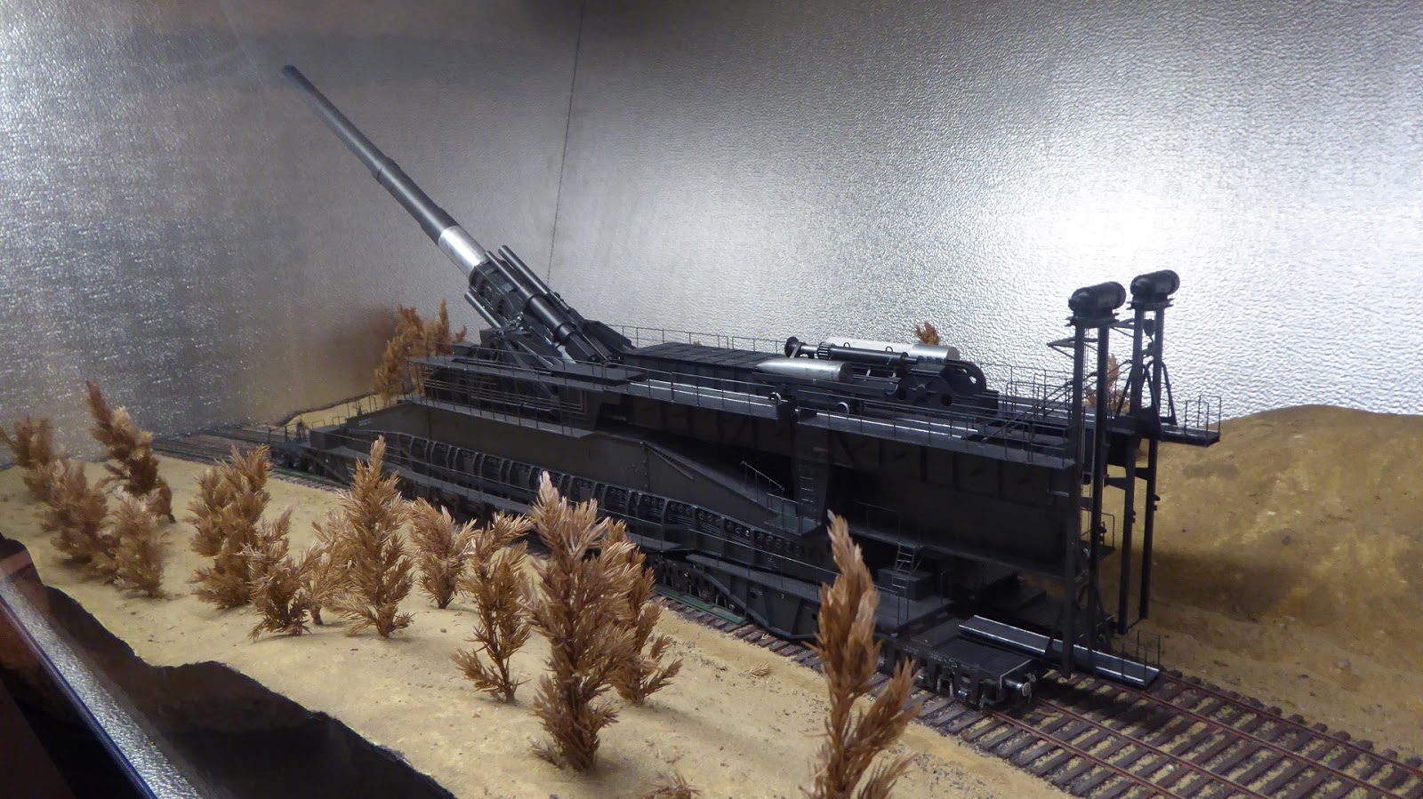 Toy soldiers and real battles: The Schwerer Gustav scale model at the  Dresden Bundeswehr Military History Museum